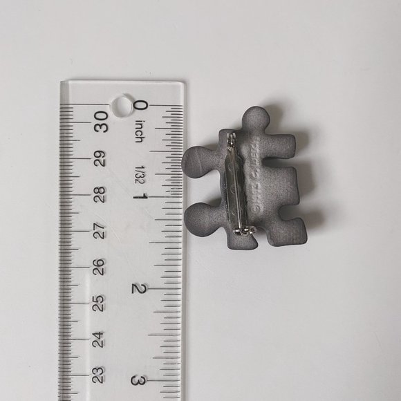 Vintage 1993 Ceramic White and Grey Enamel Interlocking Puzzle Piece Brooch - Picture 7 of 7